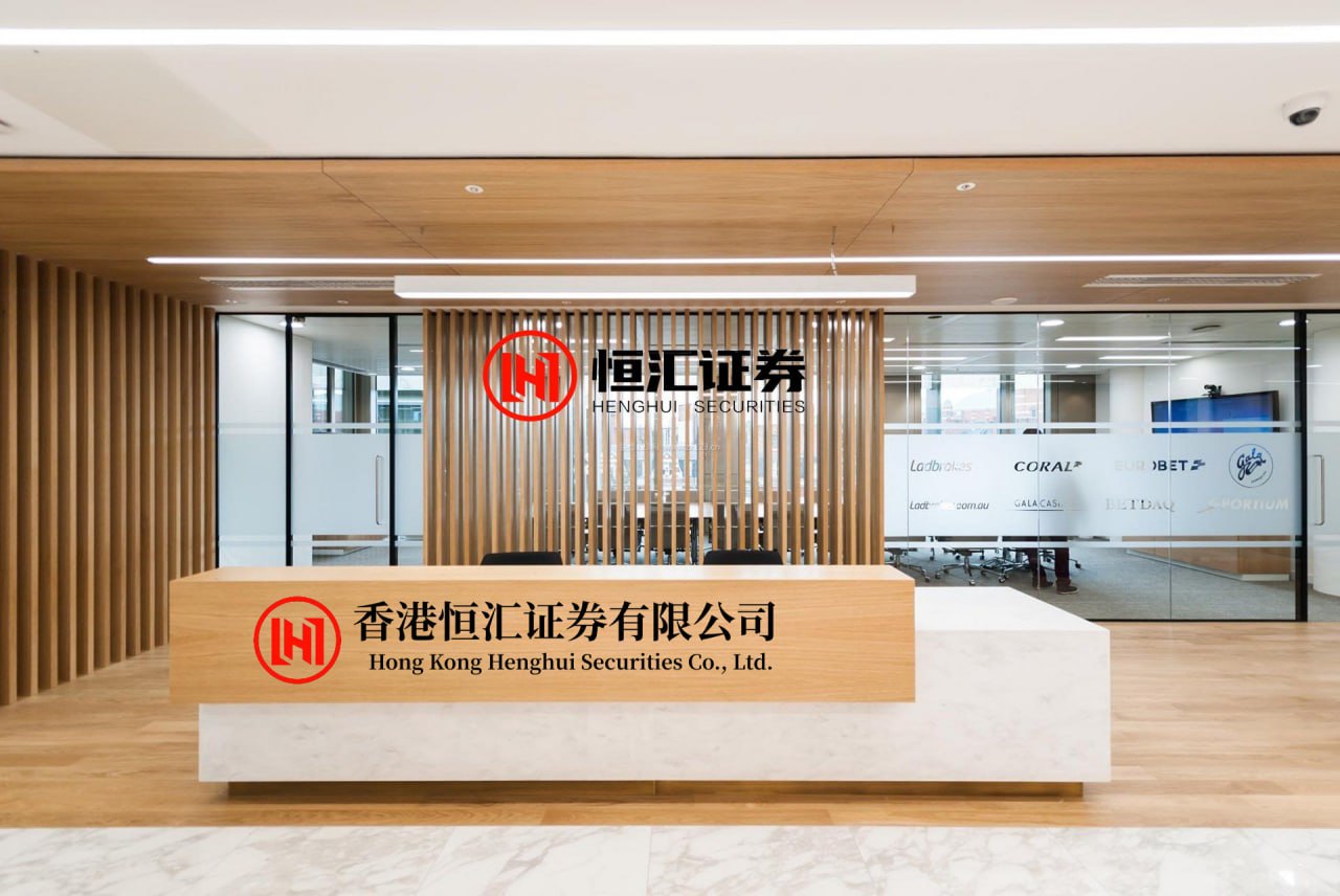 中期国际配资 相声大咖郭德纲翻车被立案！红歌改编惹众怒，去年获荣誉今年遭调查，给娱乐圈敲响警钟