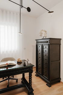 用柔和色调与精致进口家具,打造简约现代大宅